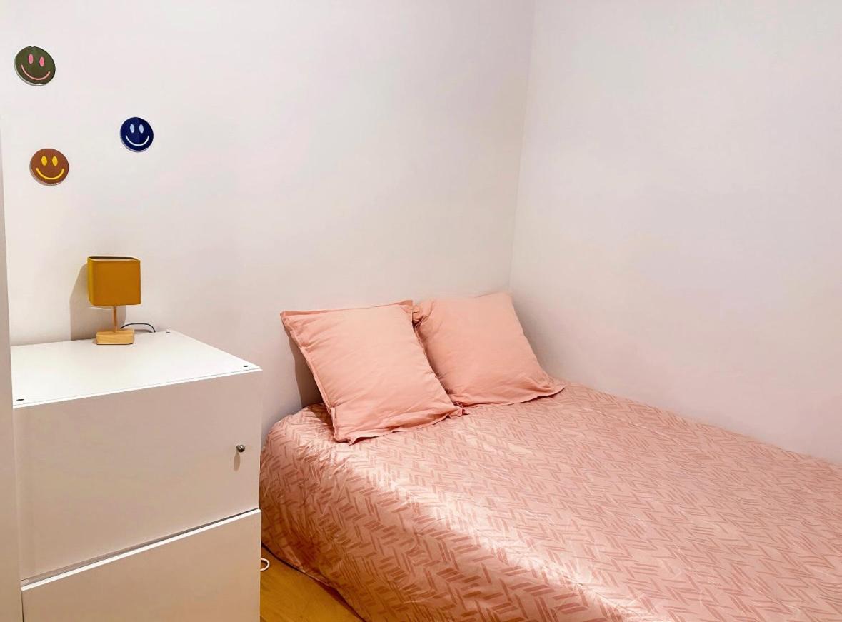 Cozy 3 Bedroom Apartment Dans Republique Paříž Exteriér fotografie